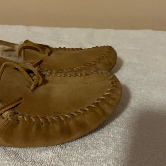 Minnetonka Tan Shoes Sz 10
